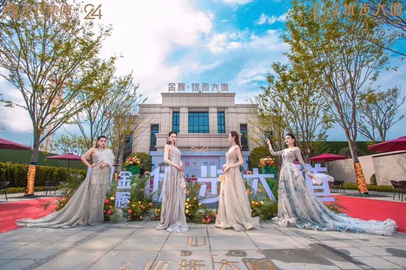 1590028498612690.jpg 金輝·優(yōu)步大道營(yíng)銷中心亮相現(xiàn)場(chǎng)