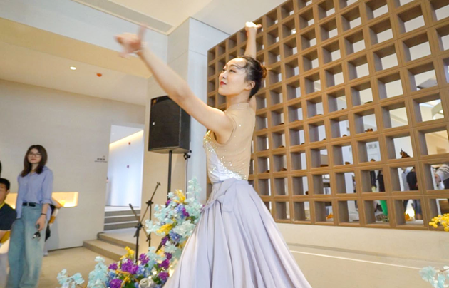 1591603933688741.png 金輝觀(guān)瀾云著營(yíng)銷(xiāo)中心現(xiàn)代舞開(kāi)場(chǎng)秀